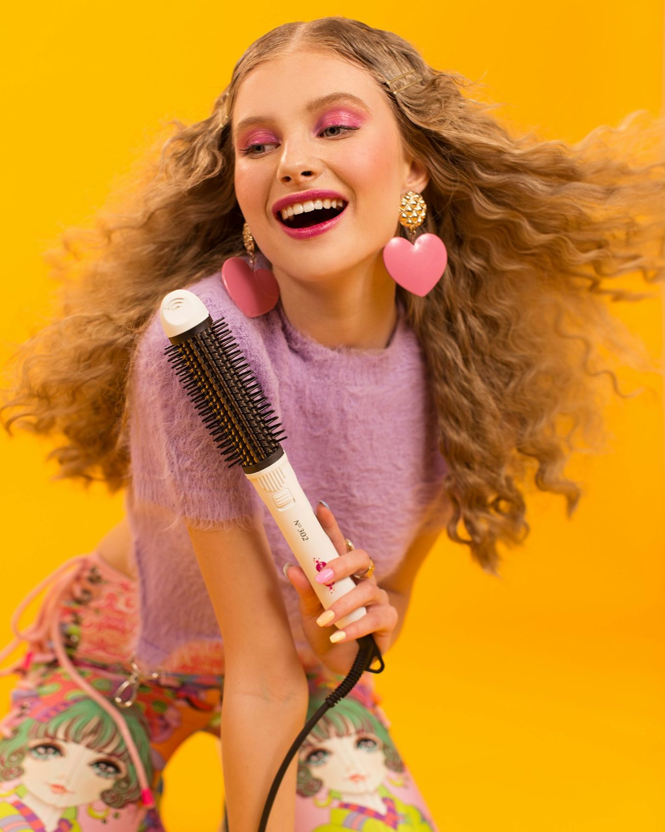 Cheveux bouclés longs et colorés