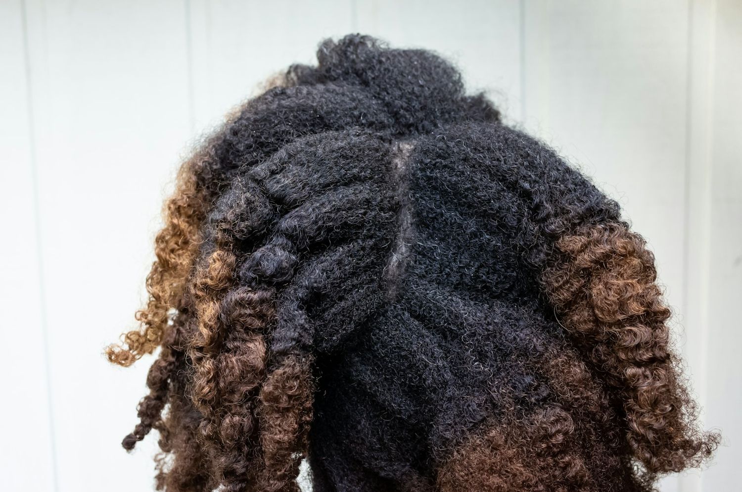 Cheveux texturés coiffés en torsades